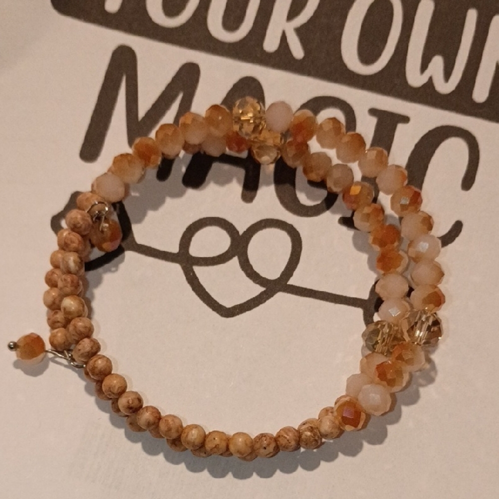 Elegant Beaded Bracelet in Orange and Cream